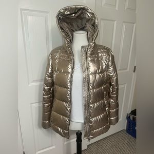 Gold ski/snowboard winter puffy coat.